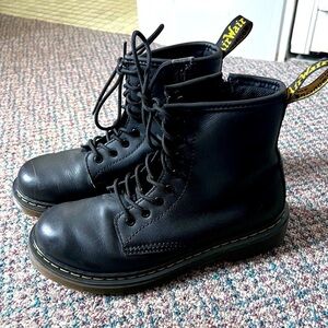 Girls black Dr.Martens sz 3 side zip